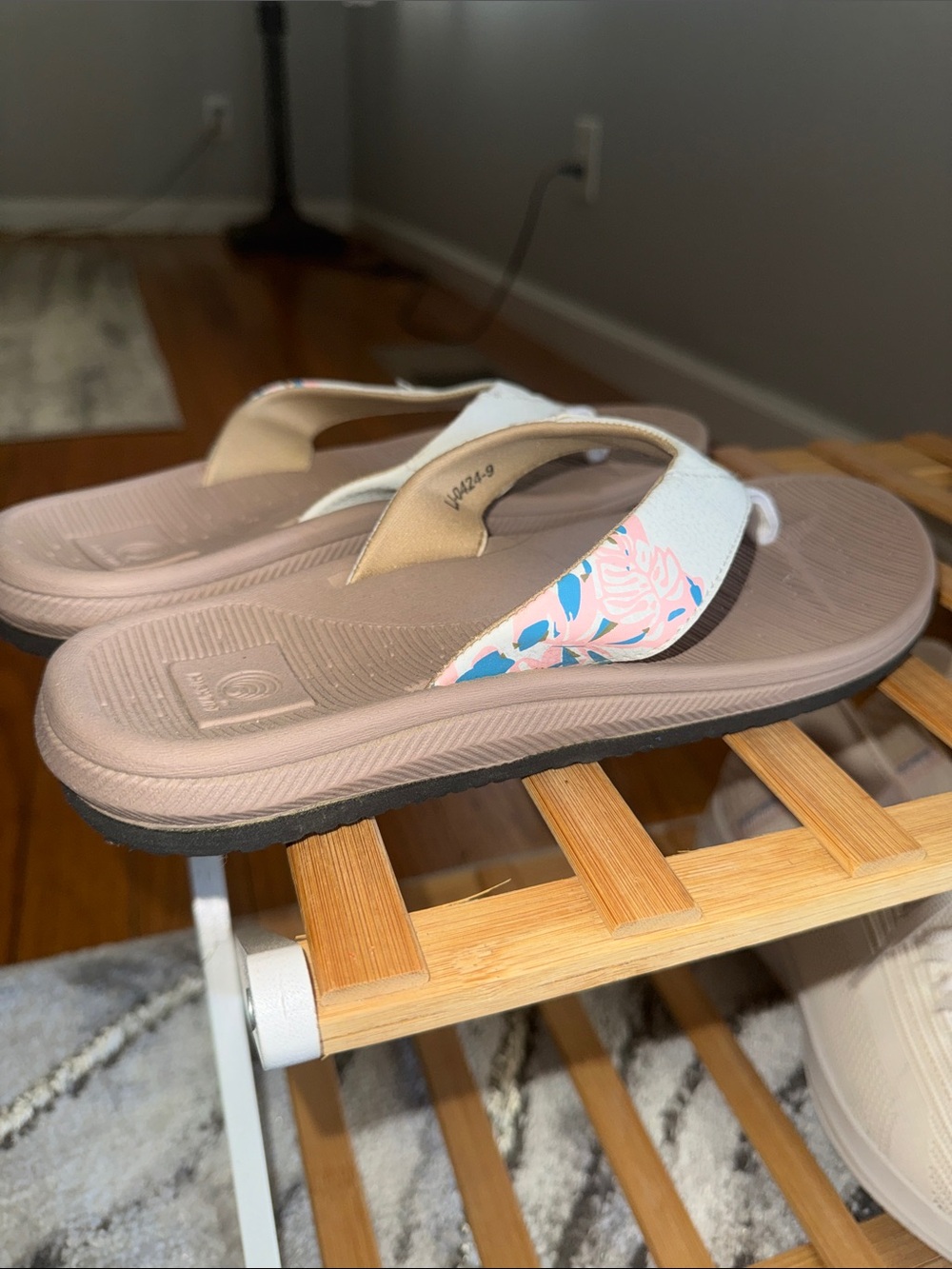 Women’s White & Taupe Flip Flop Sandals – Lightweight Everyday Comfort